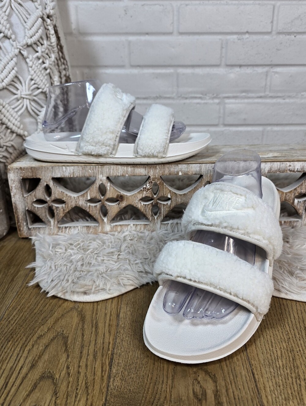Nike White Fuzzy Sherpa Slide Sandals Womens 11